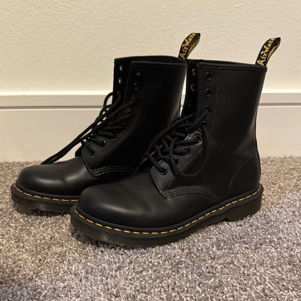 Dr Martens 1460 Women’s Boots WOMEN'S SMOOTH LEATHER LACE UP BOOTS